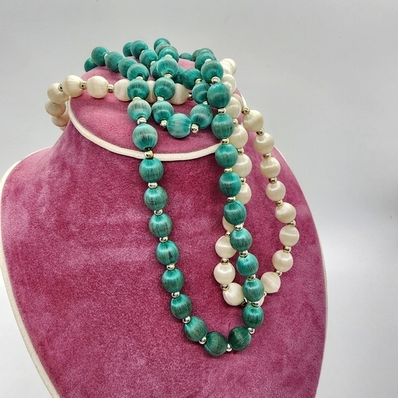 Vintage lot of 2 silk wrapped bead necklaces cream & Turquoise over the head - Picture 2 of 12